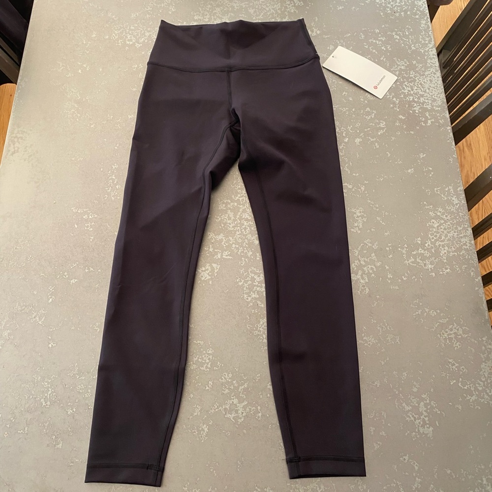 Wunder Train HR tight 25” black lulu lemon leggings in size 6!